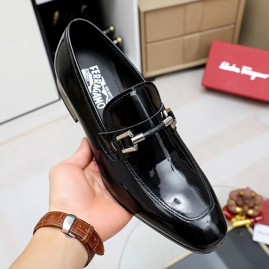 Men's shoes 💰460 🔥Ferragamo's new men's casual slip-on shoes🇨🇳Official website original 1:1 mold, original quality💯Fine workmanship, high-end luxury☘The upper is made of imported Italian first-layer cowhide🌴Luxurious water dyeing🐂Leather lining🍓Rubber wear-resistant and non-slip outsole, breathable and comfortable to wear🍍The first choice for high-grade men, 5 colors available! Code number 38-44 (45.46. Customized)